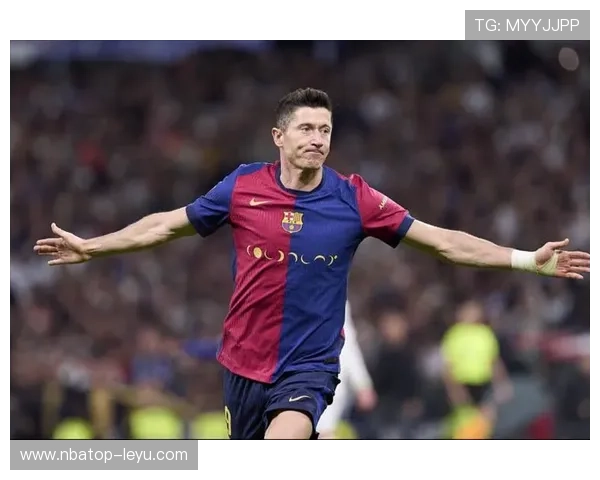 莱万多夫斯基再展锋霸风采，波兰王牌前锋状态回升