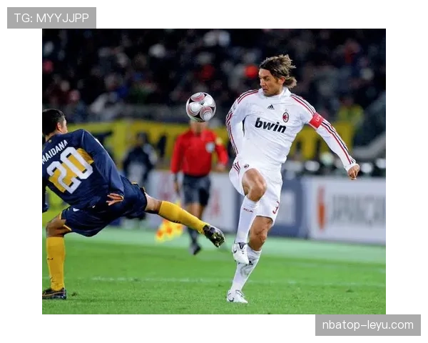 马尔蒂尼经典战役回顾:传奇后卫关键时刻挺身而出,引领球队走向胜利 马尔蒂尼经典战役回顾:传奇后卫关键时刻挺身而出,引领球队走向胜利