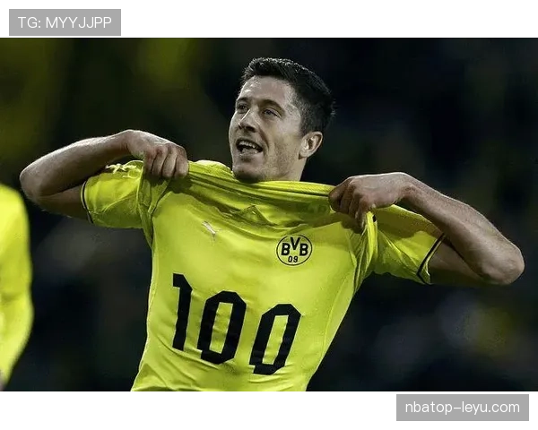 莱万多夫斯基生涯关键节点解析:多特崛起至拜仁封神 莱万多夫斯基生涯关键节点解析:多特崛起至拜仁封神